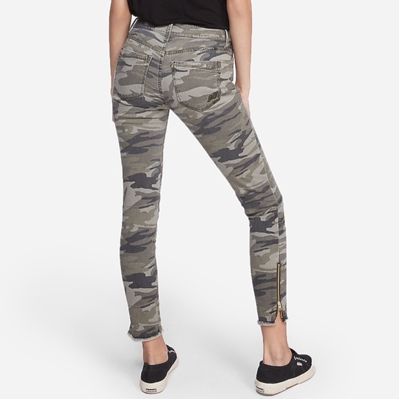 SALE đExpress camo skinny jean